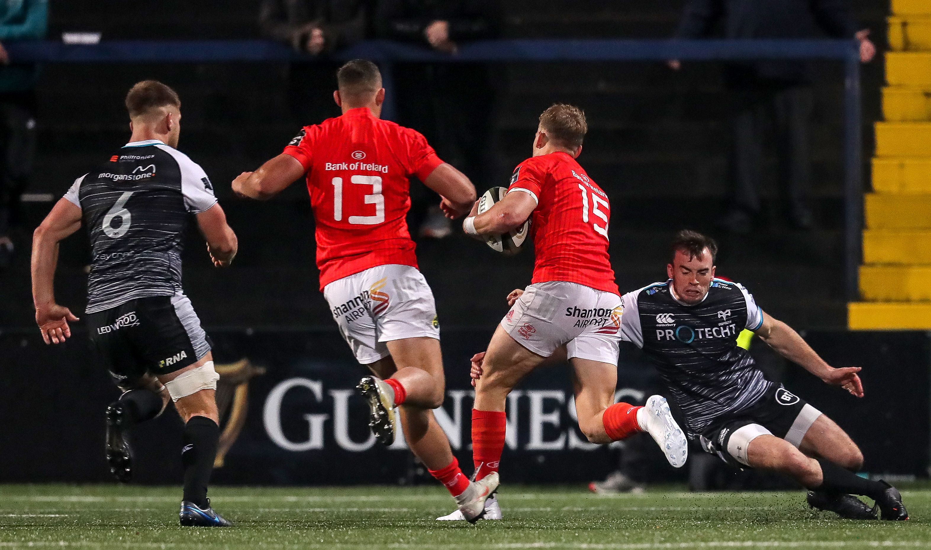 Mike Haley on his way to scoring a try 25/10/2019 - Sporting Limerick